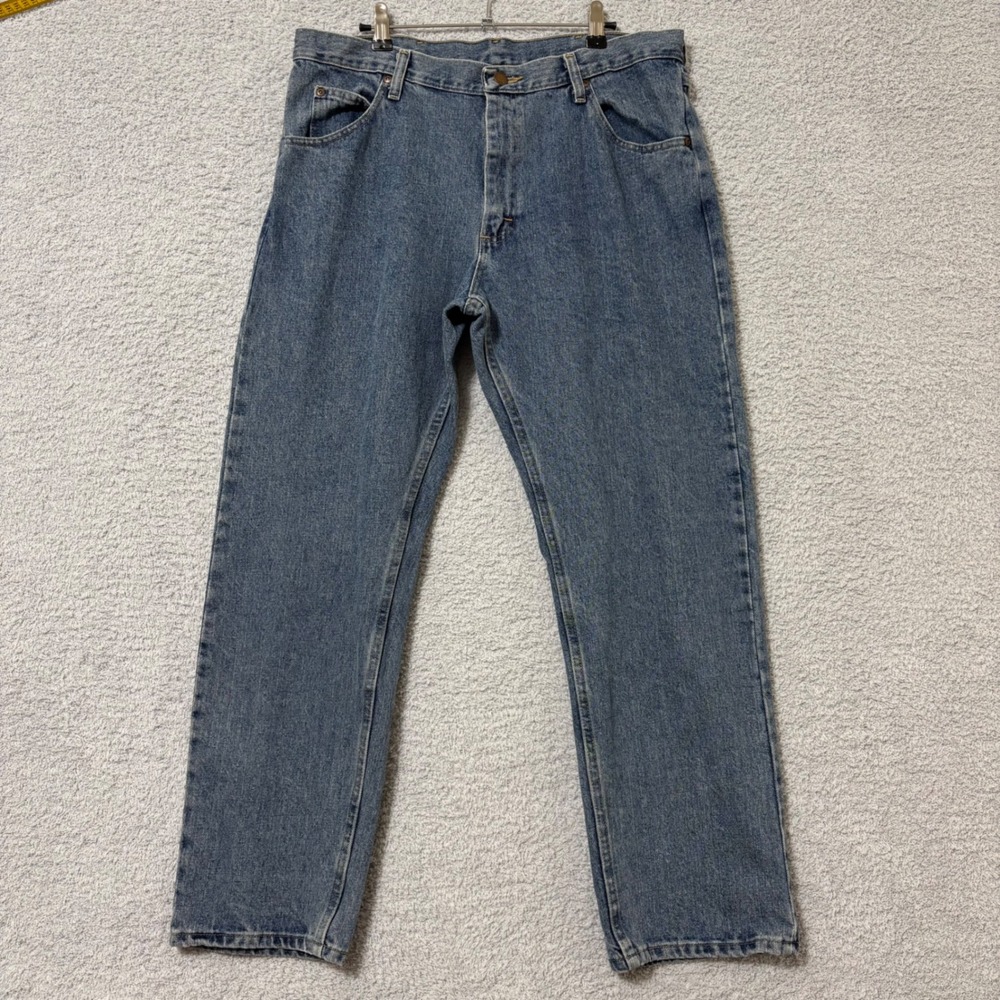 Everyday Classic Wrangler Men's 36x30 Straight Leg Cotton Jeans Medium Wash